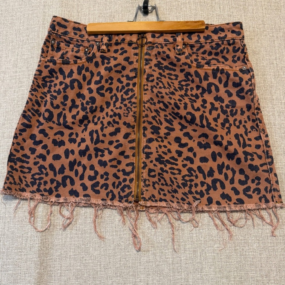 FREE PEOPLE Skirt Womens 29 We The Free Brown Leopard Denim Raw Hem Mini Zip